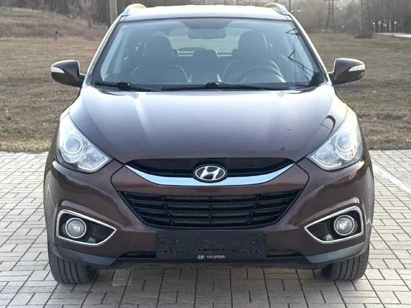 🔥hyundai ix35🔥 в шикарном состоянии! ✅в эксплуатации с 2011г ✅мотор 2.0 ✅бензиновый (атмосферный) ✅коробка автомат 6 ступка ✅пробег 177 тыс. км. ✅без дтп! ✅весь в родной краске(кроме задней правой арки) ✅автотека зелёная ✅двигатель работает превосходно без постороннего шума! (и на холодную и на горячую). .. ✅литые диски r17 ✅тех осмотр пройдет, готов к регистрации в мрэо 🔥в подарок новому владельцу 🔥 ✅ полный бак топлива 🔥 ✅ диагностическая карта (тех осмотр)🔥 ✅ полное сопровождение и оформление в мрэо🔥 🔥новая стоимость 1.199.000₽🔥 тел. +7949-50-800-60 - фотография - 5