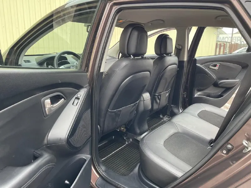 🔥hyundai ix35🔥 в шикарном состоянии! ✅в эксплуатации с 2011г ✅мотор 2.0 ✅бензиновый (атмосферный) ✅коробка автомат 6 ступка ✅пробег 177 тыс. км. ✅без дтп! ✅весь в родной краске(кроме задней правой арки) ✅автотека зелёная ✅двигатель работает превосходно без постороннего шума! (и на холодную и на горячую). .. ✅литые диски r17 ✅тех осмотр пройдет, готов к регистрации в мрэо 🔥в подарок новому владельцу 🔥 ✅ полный бак топлива 🔥 ✅ диагностическая карта (тех осмотр)🔥 ✅ полное сопровождение и оформление в мрэо🔥 🔥новая стоимость 1.199.000₽🔥 тел. +7949-50-800-60 - фотография - 9