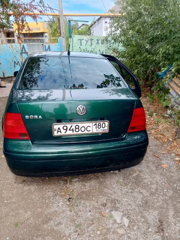 Volkswagen бора 1999 года, немецкая сборка 1,6 бензин, все ваговские болячки устранены, комплектация: 4 эл. сп, кондиционер обслужен, подогрев сидений, эл. регулировка зеркал, регулировка руля по высоте и вылету, сигнализация с доводчиками стёкол, стоит контрактный двигатель после полной переборки, масло не ест совсем, , по машине много чего сделано, из последнего замена тормозных колодок в круг, шрус, свежее масло, все записи имеются, расход по трассе 7 литров, по городу 8-9, цена снижена 400000 тысяч рублей, срочно реальному покупателю торг страховка и родной двигатель в подарок, г. мариуполь т. +7-949-738-30-67 📲 tg: 50786 📞 звоните: +7(949)7383067 - фотография - 4