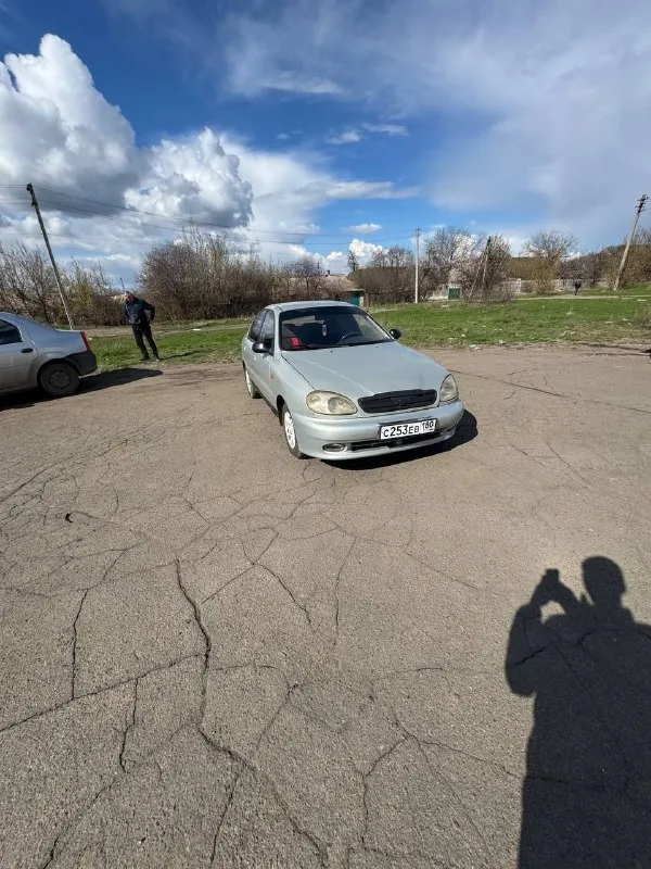 Продам chevrolet ланос 1.5 -2006 года
Машина на полном уверенном ходу, по технической части все отлично, двигатель коробка на 5/5,по электрике всё работает, комплектация (гур,2 эсп, кондиционер ), стоят хорошие титаны, по документам полный порядок (стс, птс, дкп напишем по факту )(переоформление обязательно), тех осмотр пройден !
По кузову есть моменты, силовые части все целые, дно обработано.
Цена автомобиля : 210к (торг по факту )
Звонить : +79498166903 (на этом номере тг и макс )
Находится в городе енакиево
Обмен не интересует
📞 Звоните: +7(949)8166903 - фотография - 1