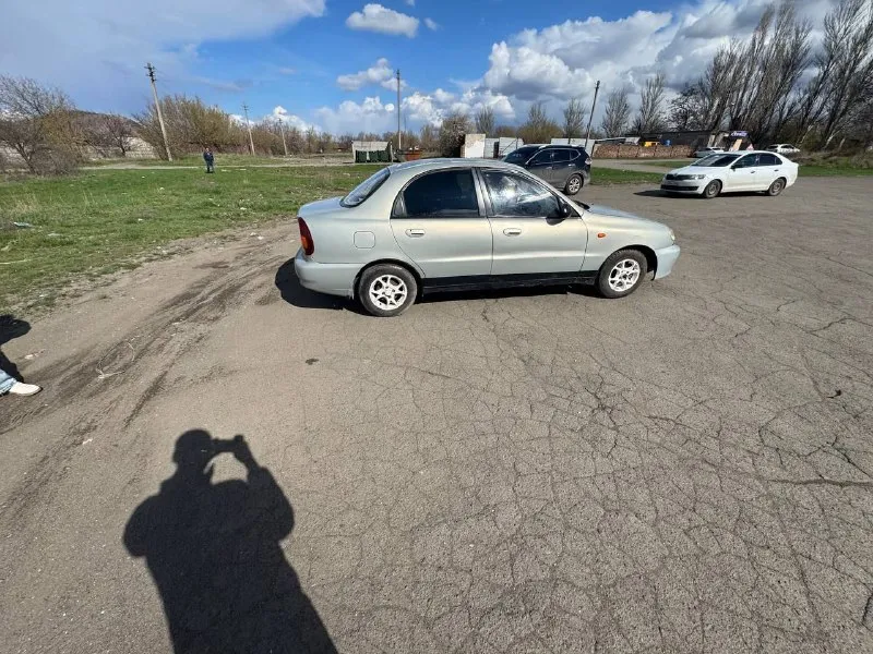 Продам chevrolet ланос 1.5 -2006 года
Машина на полном уверенном ходу, по технической части все отлично, двигатель коробка на 5/5,по электрике всё работает, комплектация (гур,2 эсп, кондиционер ), стоят хорошие титаны, по документам полный порядок (стс, птс, дкп напишем по факту )(переоформление обязательно), тех осмотр пройден !
По кузову есть моменты, силовые части все целые, дно обработано.
Цена автомобиля : 210к (торг по факту )
Звонить : +79498166903 (на этом номере тг и макс )
Находится в городе енакиево
Обмен не интересует
📞 Звоните: +7(949)8166903 - фотография - 3