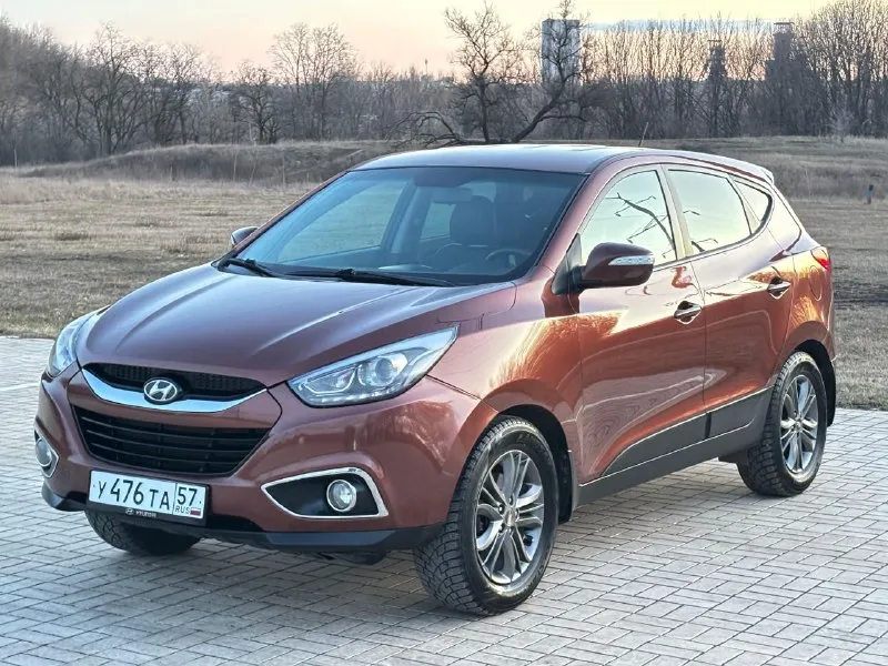 🔥 hyundai ix35 рестайлинг 4wd🔥 в шикарном состоянии! ✅без дтп! ✅не крашен вторично! ✅год выпуска 2014 ✅ 2.0 ✅полный привод ✅бензиновый (атмосферный) ✅коробка автомат 6 ступка ✅пробег 166 тыс. км. ✅автотека зелёная ✅разъемы под aux usb ✅разъем 12v ✅камера заднего вида ✅литые диски r17 ✅летние шины в подарок 🔥в подарок новому владельцу 🔥 ✅ полный бак топлива 🔥 ✅ диагностическая карта (тех осмотр)🔥 ✅ полное сопрово 📞 звоните: +7(949)5080060 - фотография - 1