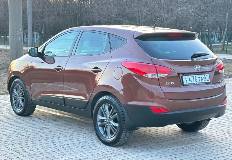 🔥 hyundai ix35 рестайлинг 4wd🔥 в шикарном состоянии! ✅без дтп! ✅не крашен вторично! ✅год выпуска 2014 ✅ 2.0 ✅полный привод ✅бензиновый (атмосферный) ✅коробка автомат 6 ступка ✅пробег 166 тыс. км. ✅автотека зелёная ✅разъемы под aux usb ✅разъем 12v ✅камера заднего вида ✅литые диски r17 ✅летние шины в подарок 🔥в подарок новому владельцу 🔥 ✅ полный бак топлива 🔥 ✅ диагностическая карта (тех осмотр)🔥 ✅ полное сопрово 📞 звоните: +7(949)5080060 - фотография - 3