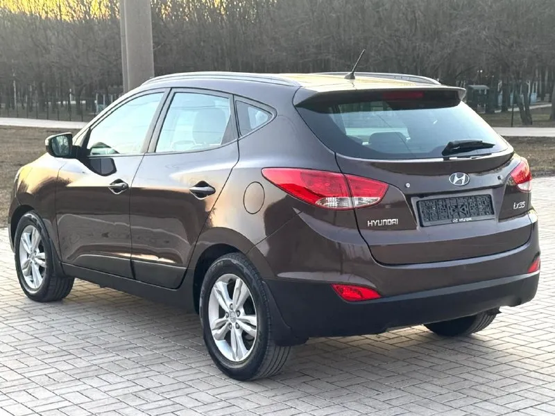 🔥 hyundai ix35🔥 в шикарном состоянии! ✅в эксплуатации с 2011г ✅ 2.0 ✅бензиновый (атмосферный) ✅коробка автомат 6 ступка ✅пробег 177 тыс. км. ✅без дтп! ✅весь в родной краске(кроме задней правой арки) ✅автотека зелёная ✅двигатель работает превосходно без. .. )">✅разъем 12v ✅камера заднего вида ✅камера переднего вида ✅литые диски r17 ✅тех осмотр пройдет, готов к регистрации в мрэо 🔥в подарок новому владельцу 🔥 ✅ полный бак топлива 🔥 ✅ диагностическая карта (тех осмотр)🔥 ✅ 📞 звоните: +7(949)5080060 - фотография - 4