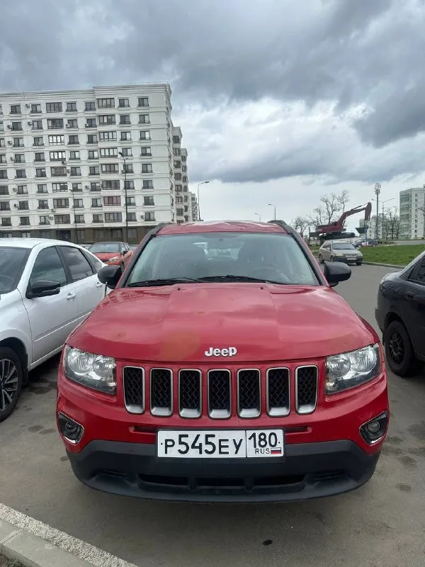 Продажа jeep compass бензин-газ 2.0, 156 л. с 2017 года по vin ( выпуск ноябрь 2016) переходная модель ( экран, диски и т. д) надёжный крайслеровский атмосферник передний привод подогрев передних сидений датчик света круиз контроль 18 диски антиблик зеркал пробег: 130 тысяч км ( 84 тысячи милли ) после 110 т. км. поменяны жидкости ( гидравлика, тормозная, масло в коробке ) обслужена ходовая часть, замена по максимуму, остались лишние запчасти, которые не требовали замены 300 км назад установлены новые аммартизаторы, замена газового редуктора автомобиль в 2020 году пригнал из сша, не битый, есть все фото. авто нуждается в перекраске и замене ( рихтовки ) крыши, если нужно. на безопасность и скорость не влияет, проездили 4 года в таком состоянии. по остальному авто в отличном состоянии, никаких проблем не создавало, авто не перевертыш! после боевых действий- волна авто находится в мариуполе цена: 1.000.000 рублей торг обоснованный. по всем вопросам 📲 tg: @mensory333 📞 звоните: +7(949)5996971 - фотография - 1