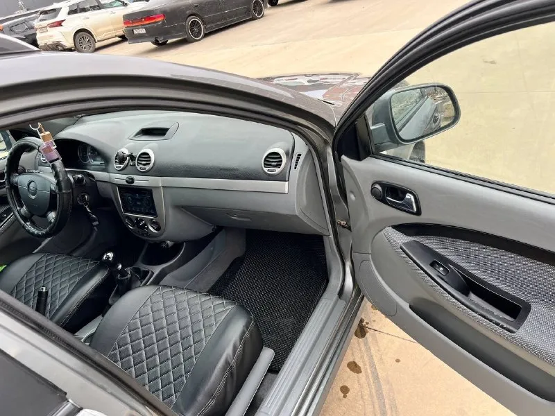 Продам chevrolet lacetti 2010 год. Мотор 1.6 механика. Без дтп. Весь в родном окрасе! Фары, капот, бампер затянуты в качественную пленку от сколов. Гнили ржавчины итд на машине нет и не было. По технике все отлично, мотор коробка без нареканий. Ходовая сбитая. Все менялось и обслуживалось во время денег не жалели. Кондер заправлен работает как положено. Сенсорная магнитола с блютузом играет хорошо. Салон в чехлах, под ними как новый) два комплекта колес на дисках. Оформление без проблем в любом мрео. Цена 595 торг у капота тел +79493414251
📞 Звоните: +7(949)3414251 - фотография - 6