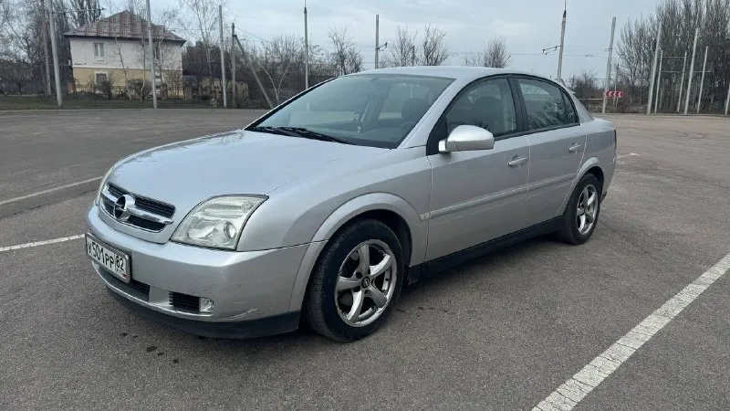 Opel vectra c (вектра) двигатель 1.8 год: 2004 тип кпп: механическая пробег: 177ткм дополнительная информация: автомобиль в отличном состоянии. самый надежный мотор без теплообменника. машина из крыма. без окрасов, в заводской краске, все стекла завод. фактически два собственника. по мотору все сухо, новый аккумулятор, климат, подогревы, регулировки, опрятный салон, пороги днище в отличном состоянии. подвеска отлично, ничего делать не нужно. гаражное хранение, реагентов не видел. два ключа, документы готовы для оформления. осмотр донецк, торг у капота цена: 500000 руб +79497710177 📞 звоните: +7(949)7710177 - фотография - 1