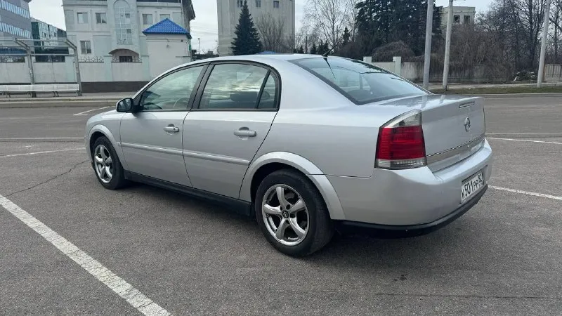 Opel vectra c (вектра) двигатель 1.8 год: 2004 тип кпп: механическая пробег: 177ткм дополнительная информация: автомобиль в отличном состоянии. самый надежный мотор без теплообменника. машина из крыма. без окрасов, в заводской краске, все стекла завод. фактически два собственника. по мотору все сухо, новый аккумулятор, климат, подогревы, регулировки, опрятный салон, пороги днище в отличном состоянии. подвеска отлично, ничего делать не нужно. гаражное хранение, реагентов не видел. два ключа, документы готовы для оформления. осмотр донецк, торг у капота цена: 500000 руб +79497710177 📞 звоните: +7(949)7710177 - фотография - 3