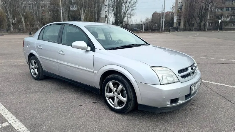 Opel vectra c (вектра) двигатель 1.8 год: 2004 тип кпп: механическая пробег: 177ткм дополнительная информация: автомобиль в отличном состоянии. самый надежный мотор без теплообменника. машина из крыма. без окрасов, в заводской краске, все стекла завод. фактически два собственника. по мотору все сухо, новый аккумулятор, климат, подогревы, регулировки, опрятный салон, пороги днище в отличном состоянии. подвеска отлично, ничего делать не нужно. гаражное хранение, реагентов не видел. два ключа, документы готовы для оформления. осмотр донецк, торг у капота цена: 500000 руб +79497710177 📞 звоните: +7(949)7710177 - фотография - 5