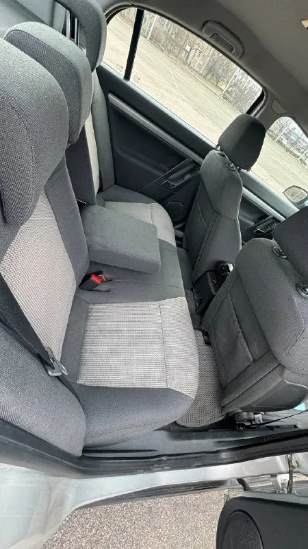 Opel vectra c (вектра) двигатель 1.8 год: 2004 тип кпп: механическая пробег: 177ткм дополнительная информация: автомобиль в отличном состоянии. самый надежный мотор без теплообменника. машина из крыма. без окрасов, в заводской краске, все стекла завод. фактически два собственника. по мотору все сухо, новый аккумулятор, климат, подогревы, регулировки, опрятный салон, пороги днище в отличном состоянии. подвеска отлично, ничего делать не нужно. гаражное хранение, реагентов не видел. два ключа, документы готовы для оформления. осмотр донецк, торг у капота цена: 500000 руб +79497710177 📞 звоните: +7(949)7710177 - фотография - 9
