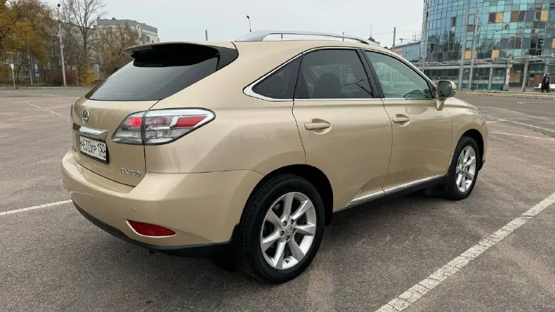 В продаже lexus rx 350 2010г. два собственника, оформлена на меня, машина моя. идеальная история, дилерский автомобиль. # 2gr 3.5 v6 (277лс) полноценный автомат полный привод пробег 117 000 км подтвержден. полный комплект ключей. сервисная книжка и все счета за обслуживание. в заводском окрасе, все стекла родные. машина в идеальном состоянии, полностью вся обслужена, без вложений. самая топовая комплектация. подогрев, вентиляция, память сидений водительского и пассажира. две камеры. бесключевой доступ, люк. электропривод багажника. акустика mark levinson. проекция на лобовое стекло. донецк, калининский цена 2 200 000 руб 📞 +7(949)7710177 📞 звоните: +7(949)7710177 - фотография - 2