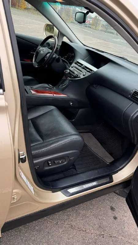 В продаже lexus rx 350 2010г. два собственника, оформлена на меня, машина моя. идеальная история, дилерский автомобиль. # 2gr 3.5 v6 (277лс) полноценный автомат полный привод пробег 117 000 км подтвержден. полный комплект ключей. сервисная книжка и все счета за обслуживание. в заводском окрасе, все стекла родные. машина в идеальном состоянии, полностью вся обслужена, без вложений. самая топовая комплектация. подогрев, вентиляция, память сидений водительского и пассажира. две камеры. бесключевой доступ, люк. электропривод багажника. акустика mark levinson. проекция на лобовое стекло. донецк, калининский цена 2 200 000 руб 📞 +7(949)7710177 📞 звоните: +7(949)7710177 - фотография - 8