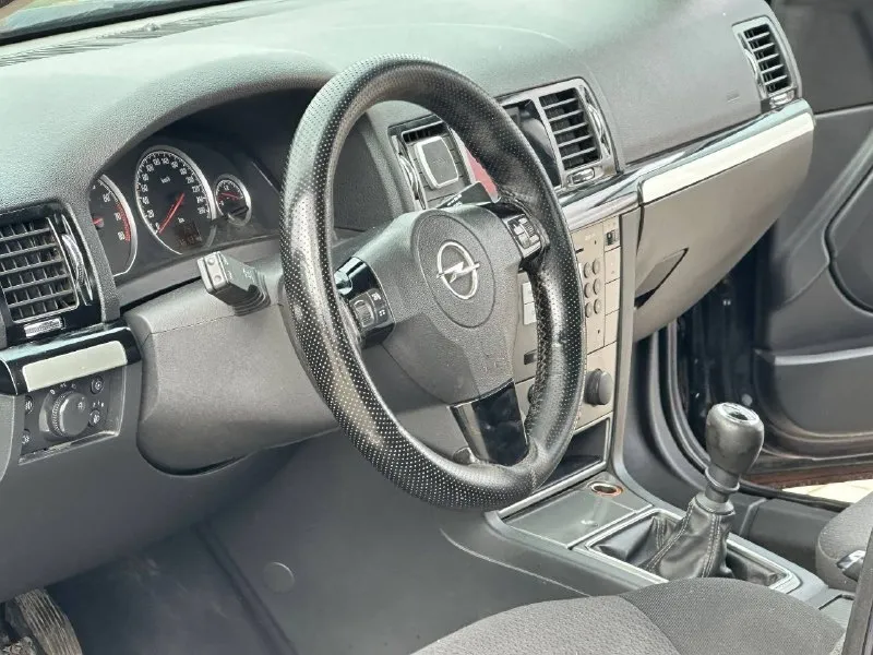 Opel вектра с год выпуска 2008 пробег 173.000тысячи автомобиль в отличном состоянии 1.8 работает ровно не дымит! масло не ест! коробка без каких либо посторонних звуков ходовая вся обслужена! в общем автомобиль обслужен и вложений не требует! отличная комплектация есть все для комфортного пользования раздельный климат контроль круиз контроль полный электро пакет 4 стеклоподъёмника электро регулировка зеркал подогрев сидений и т. д с документами полный порядок автомобиль на местном учёте переоформление без проблем, продажа по дкп либо через мрэо цена 575.000₽ торг также возможен обмен на авто дешевле остальные вопросы по телефону +79490843898 +79494779395 телега 📲 tg: петр 📞 звоните: +7(949)0843898 - фотография - 8