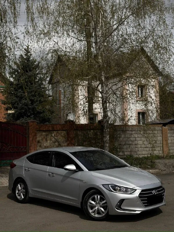 🔥 hyundai elantra 2018 — современный, экономичный и комфортный седан! двигатель 1.6, бензин — работает ровно и стабильно: не дымит, масло не расходует, уверенно тянет и при этом радует экономичностью. — чистокровный автомат, переключает плавно и мягко. ходовка без шумов 💎 салон ухоженный и аккуратный 🚘 автомобиль полностью обслужен и готов к эксплуатации 📍 осмотр: донецк 🔄 возможен обмен 💳 возможна продажа в кредит 💰 цена: 1 120 000 ₽ (торг быстрым) ☎️ +7 949 453-80-40 ☎️ +7 949 742 53-98 номер рф: 89281188827 📞 звоните: +7(949)4538040 - фотография - 2