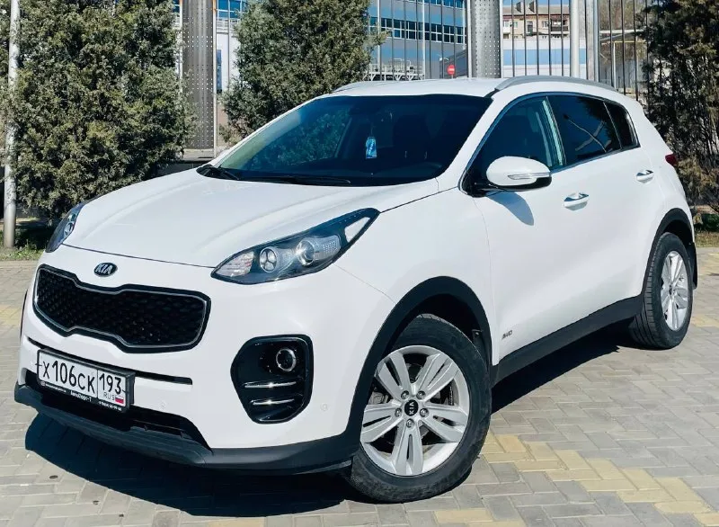 Kia sportege 2018 поколение iiii рейсталинг официальный дилерский автомобиль красивый удобный комфортабельный таких авто действительно единицы эксплуатация с 2018 года двигатель 2.0 бензин атмо коробка автоматическая в оригинале в родном окрасе без дтп !!! стекла все родные включая лобовое редко !!! в ближайшем времени не требует вложений !!! комфорт плюс комплектация, ухоженный салон достойный, датчики света, и дождя, подогревы всех сидений, подогрев зеркал и стекл, полный электропакет, большая мультимедиа, блютус громкая связь, камера заднего супер новые зимнее шины, два пульта два ключа, сервисные книжки, полное то масла фильтра, и многое другое ! цена за достойное авто 1855:000 ₽ возможен кредит возможен обмен с документами полный порядок, могу присутствовать в мрэо очень бережная эксплуатация автотека полностью зеленая без каких либо ! кто заинтересован достойным автомобилем приезжайте смотрите покупайте г. донецк звоните по телефону +79493969855 руслан - фотография - 1