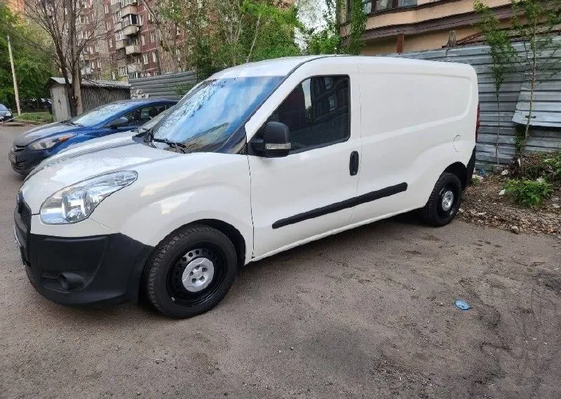 Продам fiat doblo 2 maxi 2013г. в бензин 1.4, механическая коробка. пробег 280000км полностью в исправном состоянии (обслуживается регулярно): из последнего, заменил сцепление, акб, свечи, стойки передние. кондиционер(работает), новая летняя резина, передние сиденья от tiggo pro 8(2022г. в) кожа, электропривод и подогрев! сенсорная мультимедиа(есть блютуз). по техпаспорту везет 1тонну( вне конкуренции в этом классе) перегородка кузова есть, грузовой отсек 2170 x 1714 x 1305 работала в доставке одноразовой посуды, прошлые владельцы возили воздуш. шары(доставка), и аптечные препараты. г. донецк переоформление без проблем, я владелец. цена 920т руб. +79494131899 - фотография - 2