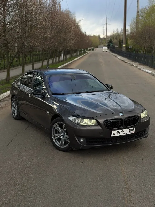 Bmw f10 528 xdrive цена 1🍋900 тыс. руб, торг двигатель 2.0,245 сил год выпуска 2012 машина в отличном состоянии, вся обслужена полностью, автомобиль личный, денег не жалел, поменял недавно турбину в сборе, ходовая все перебрана, масло везде поменял, в акпп, в заднем редукторе и тд. передний дефиринциал обслужен. передние ступицы и шрузы новые. короче тачка обслужена от а до я кто сядет, делать ничего не будет по коробке вопросов нет, едет без буксов, пинков и тд салон в отличном состоянии, не просиженный, не помятый. по двигателю тоже проблем нет, едет очень бодро, масло не хавает вообще !! сделан раздвоенный управляемый выхлоп от atm, звучит очень круто электрика вся работает. резина летняя новая, зимнюю отдам в подарок. автотека зеленая, без дтп и выплат. переоформление в мрэо обязательно, можно с моим присутствием. г. макеевка, связь +79494094295 +79493219323 📞 звоните: +7(949)4094295 - фотография - 1