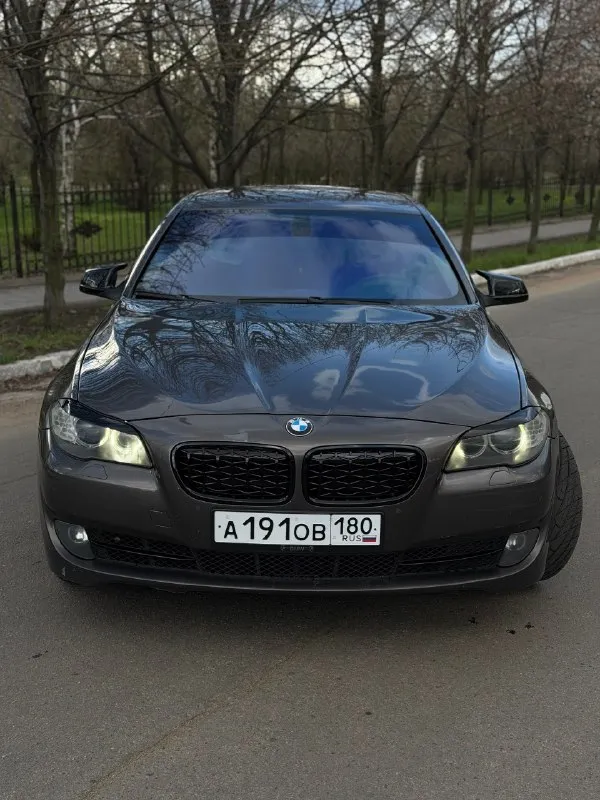 Bmw f10 528 xdrive цена 1🍋900 тыс. руб, торг двигатель 2.0,245 сил год выпуска 2012 машина в отличном состоянии, вся обслужена полностью, автомобиль личный, денег не жалел, поменял недавно турбину в сборе, ходовая все перебрана, масло везде поменял, в акпп, в заднем редукторе и тд. передний дефиринциал обслужен. передние ступицы и шрузы новые. короче тачка обслужена от а до я кто сядет, делать ничего не будет по коробке вопросов нет, едет без буксов, пинков и тд салон в отличном состоянии, не просиженный, не помятый. по двигателю тоже проблем нет, едет очень бодро, масло не хавает вообще !! сделан раздвоенный управляемый выхлоп от atm, звучит очень круто электрика вся работает. резина летняя новая, зимнюю отдам в подарок. автотека зеленая, без дтп и выплат. переоформление в мрэо обязательно, можно с моим присутствием. г. макеевка, связь +79494094295 +79493219323 📞 звоните: +7(949)4094295 - фотография - 2