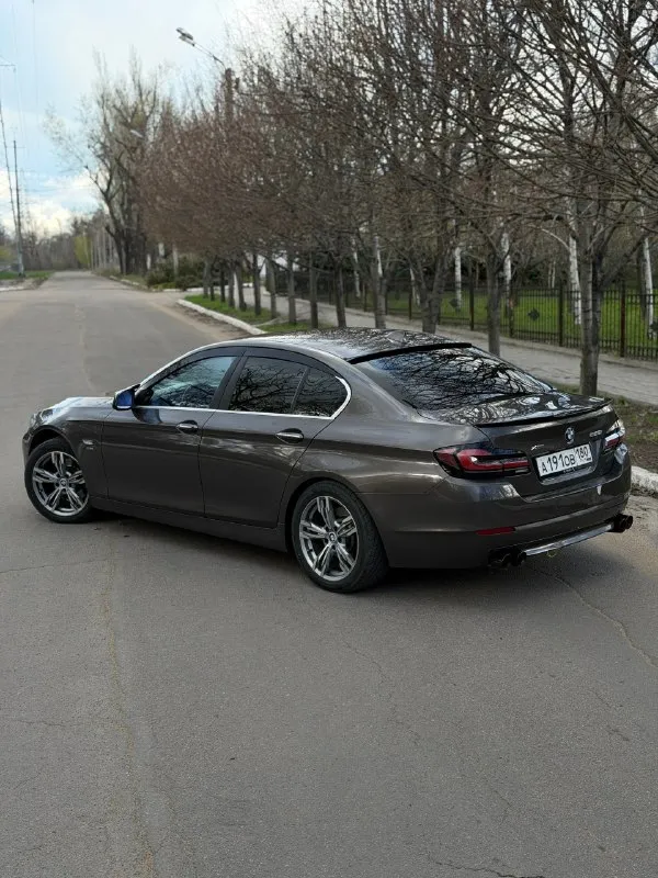 Bmw f10 528 xdrive цена 1🍋900 тыс. руб, торг двигатель 2.0,245 сил год выпуска 2012 машина в отличном состоянии, вся обслужена полностью, автомобиль личный, денег не жалел, поменял недавно турбину в сборе, ходовая все перебрана, масло везде поменял, в акпп, в заднем редукторе и тд. передний дефиринциал обслужен. передние ступицы и шрузы новые. короче тачка обслужена от а до я кто сядет, делать ничего не будет по коробке вопросов нет, едет без буксов, пинков и тд салон в отличном состоянии, не просиженный, не помятый. по двигателю тоже проблем нет, едет очень бодро, масло не хавает вообще !! сделан раздвоенный управляемый выхлоп от atm, звучит очень круто электрика вся работает. резина летняя новая, зимнюю отдам в подарок. автотека зеленая, без дтп и выплат. переоформление в мрэо обязательно, можно с моим присутствием. г. макеевка, связь +79494094295 +79493219323 📞 звоните: +7(949)4094295 - фотография - 6