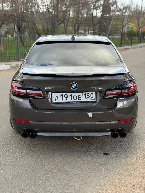 Bmw f10 528 xdrive цена 1🍋900 тыс. руб, торг двигатель 2.0,245 сил год выпуска 2012 машина в отличном состоянии, вся обслужена полностью, автомобиль личный, денег не жалел, поменял недавно турбину в сборе, ходовая все перебрана, масло везде поменял, в акпп, в заднем редукторе и тд. передний дефиринциал обслужен. передние ступицы и шрузы новые. короче тачка обслужена от а до я кто сядет, делать ничего не будет по коробке вопросов нет, едет без буксов, пинков и тд салон в отличном состоянии, не просиженный, не помятый. по двигателю тоже проблем нет, едет очень бодро, масло не хавает вообще !! сделан раздвоенный управляемый выхлоп от atm, звучит очень круто электрика вся работает. резина летняя новая, зимнюю отдам в подарок. автотека зеленая, без дтп и выплат. переоформление в мрэо обязательно, можно с моим присутствием. г. макеевка, связь +79494094295 +79493219323 📞 звоните: +7(949)4094295 - фотография - 7