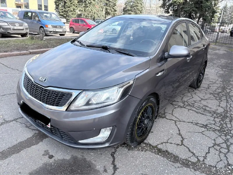 Продам kia rio 2014г 1.6 цена 845т. р торг у капота (техосмотр пройден!!!) автомобиль в хорошем состоянии, родной пробег 185т. км двигатель 1.6 не троит, не дымит, масло не ест. коробка автомат 6ст. работает отлично, не пинает, не выбивает. кузов ровный, без гнили и ржавчины. салон чистый и опрятный. хорошая комплектация: кондиционер, круиз контроль,4эл. стеклоподьемника, датчикдождя, датчик света, подогрев руля, сидений, зоны дворников. машина на данный момент не требует вложений. с документами полный порядок г. макеевка +7 949 035 6765 📞 звоните: +7(949)0356765 - фотография - 1