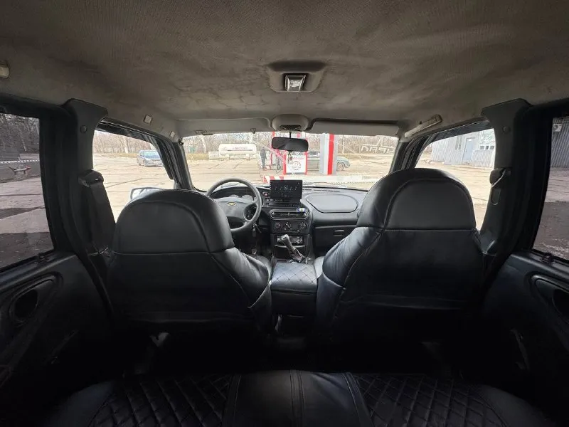 Chevrolet нива год 2006 пробег 300.000 цена 500.000₽ андроид магнитола с карплей и сабом проекция спидометра на лобовое стекло сигнализация центральный замок на зимней резине в идеальном состоянии на красивых легкосплавных дисках по технике в хорошем состоянии довезет куда угодно без проблем запуститься в любой мороз выстоит в пробке в любую жару вывезет из любого поля в любую погоду масло не жрет коробка все передачи без хруста и вылетов раздатка работает как нужно салон чистый ухоженный по кузову нужно заниматься машина не новая от машины не избавляюсь, звоните пишите приезжайте смотрите торг присутствует +79495752472 📲 tg: vados 📞 звоните: +7(949)5752472 - фотография - 6