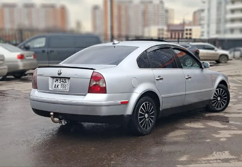 В продаже volkswagen passat b5+! автомобиль в хорошем состоянии! двигатель, ходовая, без нареканий, коробка не пинает, не буксует переключает передачи плавно, 4 электро стеклоподъёмника, электро зеркала, электро люк работает во всех положениях, регулировка руля по высоте, гур, диски r-15, установлены led лампы свет хороший, сенсорная магнитола prology ( bluetooth, usb, aux, sd ) круиз контроль, кондиционер, сигнализация, центральный замок, свежий акб, по электрике работает всё без нареканий! остальные вопросы по телефону +79495681048! документы чистые!!! на учёте стоит! штрафов запретов нет! цена 510000! разумный торг реальному покупателю! 📲 tg: приписной 📞 звоните: +7(949)5681048 - фотография - 2