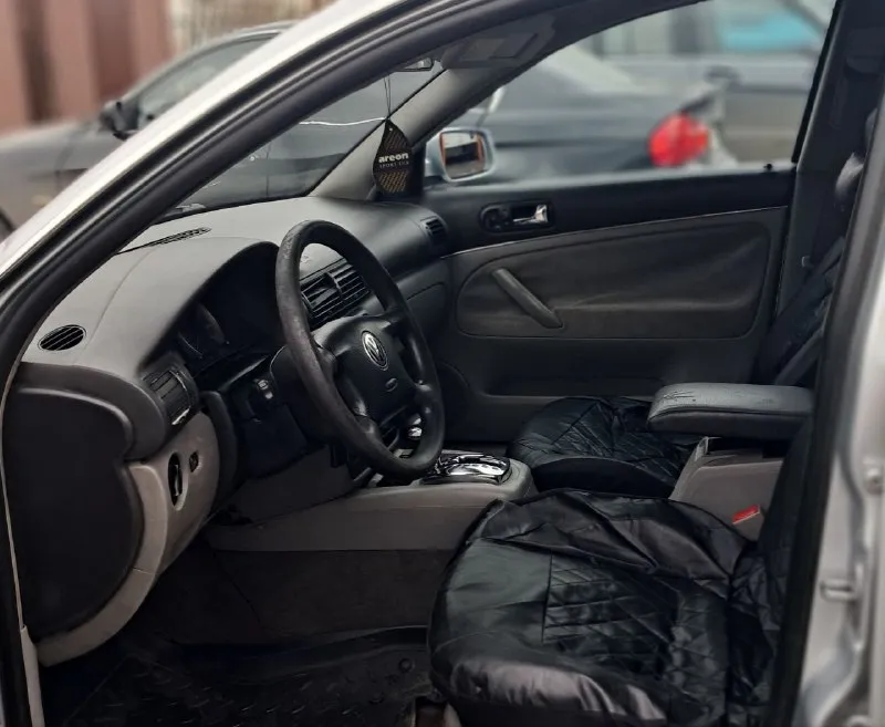 В продаже volkswagen passat b5+! автомобиль в хорошем состоянии! двигатель, ходовая, без нареканий, коробка не пинает, не буксует переключает передачи плавно, 4 электро стеклоподъёмника, электро зеркала, электро люк работает во всех положениях, регулировка руля по высоте, гур, диски r-15, установлены led лампы свет хороший, сенсорная магнитола prology ( bluetooth, usb, aux, sd ) круиз контроль, кондиционер, сигнализация, центральный замок, свежий акб, по электрике работает всё без нареканий! остальные вопросы по телефону +79495681048! документы чистые!!! на учёте стоит! штрафов запретов нет! цена 510000! разумный торг реальному покупателю! 📲 tg: приписной 📞 звоните: +7(949)5681048 - фотография - 5