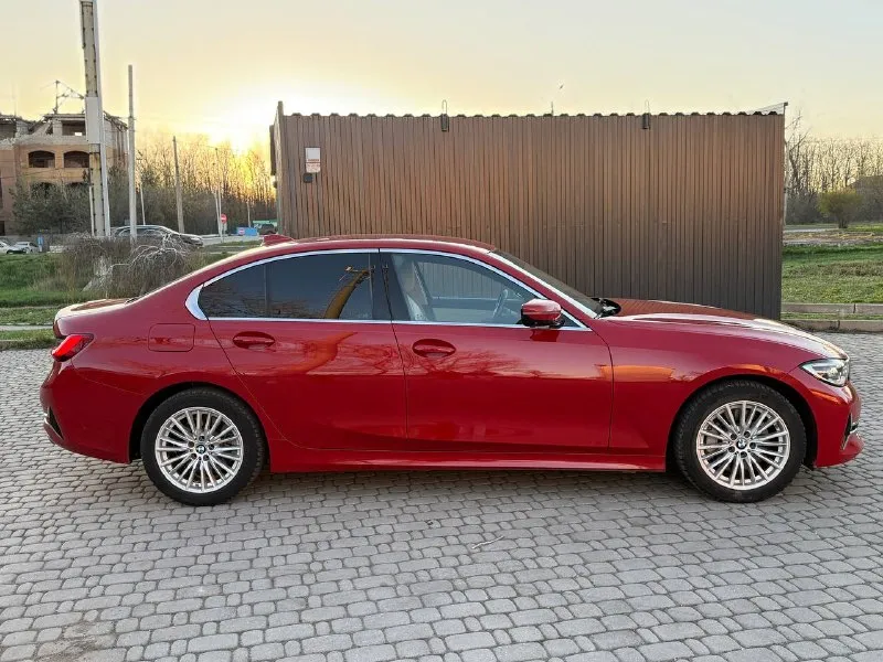 Bmw 330 на заднем приводе 260л. с. 2019 год, европейка 63.000км пробег без дтп и вторичных окрасов, хорошая комплектация с камерами 360,автопарковкой и много другого, 2 ключа, два комплекта колес, оформление в мрэо! цена 3.260.000₽ 📲 tg: @valeria_valchuk 📞 звоните: +7(949)4192903 - фотография - 4
