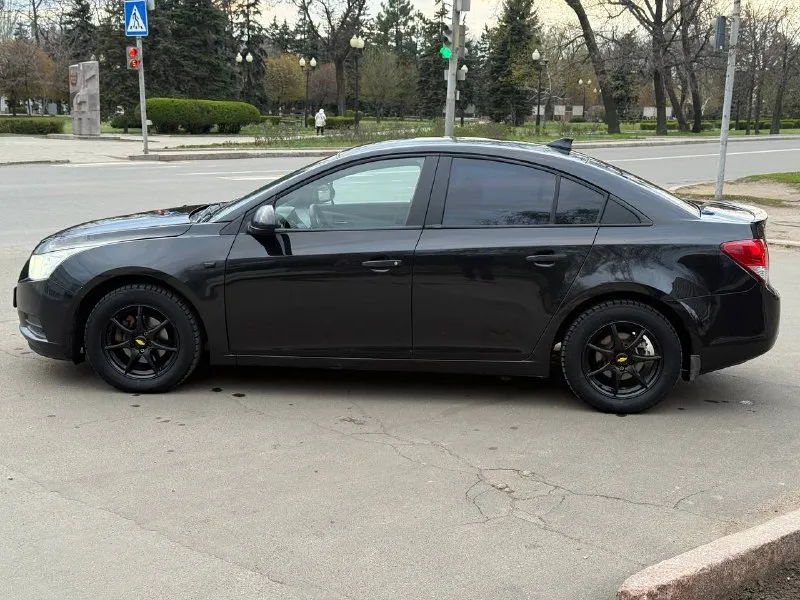 Продается chevrolet cruze 2012 год 1.6 механика
Атмосферник
Цена: 685.000 руб + разумный торг реальному покупателю
Шевроле круз
- Осмотр макеевка центр
- Тел +79490248188
- 1 Собственник ( птс оригинал)
-Пробег 149500 км родной ( автотека подтверждает )
- 2 Комплекта колес зима - лето
- Автотека зеленая ( без дтп )
- Все стекла родные вкл лобовое ( без трещин )
- Мотор и коробка работает отлично нареканий никаких нет мотор не дымит не троит масло не ест !
- Состояние сел и поехал
- Из последнего поменял масло в двс и фильтра, свечи и лямбду
- По ходовой все отлично не стучит не гремит
- По кузову выглядит отлично пороги и днище без гнили ржавчины ( весь кузов в заводском окрасе за исключением заднего правого крыла и крышки багажника косметика 200-400 мкр )
- По салону чистый и ухоженный только после химчистки
- Кондиционер холодит, печка греет, ручник держит отлично
- Переоформление без проблем могу присутствовать в мрэо документы кристально чистые без штрафов и запретов и прочей ерунды - фотография - 3