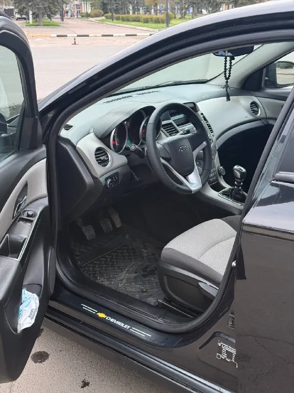 Продается chevrolet cruze 2012 год 1.6 механика
Атмосферник
Цена: 685.000 руб + разумный торг реальному покупателю
Шевроле круз
- Осмотр макеевка центр
- Тел +79490248188
- 1 Собственник ( птс оригинал)
-Пробег 149500 км родной ( автотека подтверждает )
- 2 Комплекта колес зима - лето
- Автотека зеленая ( без дтп )
- Все стекла родные вкл лобовое ( без трещин )
- Мотор и коробка работает отлично нареканий никаких нет мотор не дымит не троит масло не ест !
- Состояние сел и поехал
- Из последнего поменял масло в двс и фильтра, свечи и лямбду
- По ходовой все отлично не стучит не гремит
- По кузову выглядит отлично пороги и днище без гнили ржавчины ( весь кузов в заводском окрасе за исключением заднего правого крыла и крышки багажника косметика 200-400 мкр )
- По салону чистый и ухоженный только после химчистки
- Кондиционер холодит, печка греет, ручник держит отлично
- Переоформление без проблем могу присутствовать в мрэо документы кристально чистые без штрафов и запретов и прочей ерунды - фотография - 4