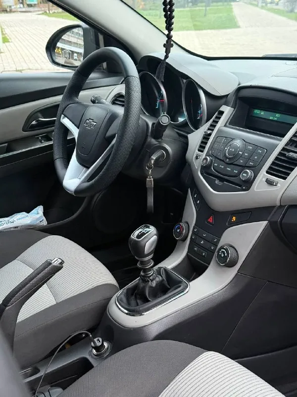 Продается chevrolet cruze 2012 год 1.6 механика
Атмосферник
Цена: 685.000 руб + разумный торг реальному покупателю
Шевроле круз
- Осмотр макеевка центр
- Тел +79490248188
- 1 Собственник ( птс оригинал)
-Пробег 149500 км родной ( автотека подтверждает )
- 2 Комплекта колес зима - лето
- Автотека зеленая ( без дтп )
- Все стекла родные вкл лобовое ( без трещин )
- Мотор и коробка работает отлично нареканий никаких нет мотор не дымит не троит масло не ест !
- Состояние сел и поехал
- Из последнего поменял масло в двс и фильтра, свечи и лямбду
- По ходовой все отлично не стучит не гремит
- По кузову выглядит отлично пороги и днище без гнили ржавчины ( весь кузов в заводском окрасе за исключением заднего правого крыла и крышки багажника косметика 200-400 мкр )
- По салону чистый и ухоженный только после химчистки
- Кондиционер холодит, печка греет, ручник держит отлично
- Переоформление без проблем могу присутствовать в мрэо документы кристально чистые без штрафов и запретов и прочей ерунды - фотография - 5