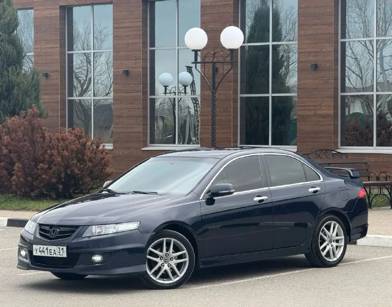 В продаже - honda accord, рестайлинг, 2007 г. в. двигатель 2.4 л (stage1) 210 л. с. двс установлен осенью с японии, все бумаги и экспертизы есть, вписан, пробег: 92,800 км на сегодняшний день. технически нареканий нет, обслужена, ухожена. автотека вся зелёная, без дтп и скруток пробега. пороги переварены и обработаны слабые места защитным составом в сентябре (прошлого года) оптика переупакована, заменены стёкла, линзы «dixel d1000» (20 т. р) всё покрыто плёнкой, птф светодиодные, сделан «ретрофит» на весь свет. стоит магнитола teyees (35 т. р) carplay, радары, навигация, камера заднего вида в fullhd (1080р) качестве и т. д. резина новая, летняя, «hankook». цвет «royal blue», переливается в разное время суток, выглядит согласно фото. тонировка llumar. техосмотр пройден, авто готово к оформлению. цена : 800,000 рублей. рассрочки и обмена нет. территориально находится в г макеевка (центр) контакты : +7(949)003-33-27, +7(979)028-27-27 - фотография - 2