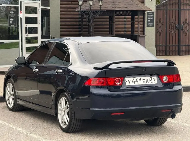 В продаже - honda accord, рестайлинг, 2007 г. в. двигатель 2.4 л (stage1) 210 л. с. двс установлен осенью с японии, все бумаги и экспертизы есть, вписан, пробег: 92,800 км на сегодняшний день. технически нареканий нет, обслужена, ухожена. автотека вся зелёная, без дтп и скруток пробега. пороги переварены и обработаны слабые места защитным составом в сентябре (прошлого года) оптика переупакована, заменены стёкла, линзы «dixel d1000» (20 т. р) всё покрыто плёнкой, птф светодиодные, сделан «ретрофит» на весь свет. стоит магнитола teyees (35 т. р) carplay, радары, навигация, камера заднего вида в fullhd (1080р) качестве и т. д. резина новая, летняя, «hankook». цвет «royal blue», переливается в разное время суток, выглядит согласно фото. тонировка llumar. техосмотр пройден, авто готово к оформлению. цена : 800,000 рублей. рассрочки и обмена нет. территориально находится в г макеевка (центр) контакты : +7(949)003-33-27, +7(979)028-27-27 - фотография - 3