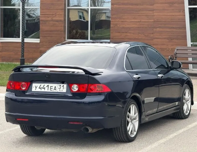 В продаже - honda accord, рестайлинг, 2007 г. в. двигатель 2.4 л (stage1) 210 л. с. двс установлен осенью с японии, все бумаги и экспертизы есть, вписан, пробег: 92,800 км на сегодняшний день. технически нареканий нет, обслужена, ухожена. автотека вся зелёная, без дтп и скруток пробега. пороги переварены и обработаны слабые места защитным составом в сентябре (прошлого года) оптика переупакована, заменены стёкла, линзы «dixel d1000» (20 т. р) всё покрыто плёнкой, птф светодиодные, сделан «ретрофит» на весь свет. стоит магнитола teyees (35 т. р) carplay, радары, навигация, камера заднего вида в fullhd (1080р) качестве и т. д. резина новая, летняя, «hankook». цвет «royal blue», переливается в разное время суток, выглядит согласно фото. тонировка llumar. техосмотр пройден, авто готово к оформлению. цена : 800,000 рублей. рассрочки и обмена нет. территориально находится в г макеевка (центр) контакты : +7(949)003-33-27, +7(979)028-27-27 - фотография - 4