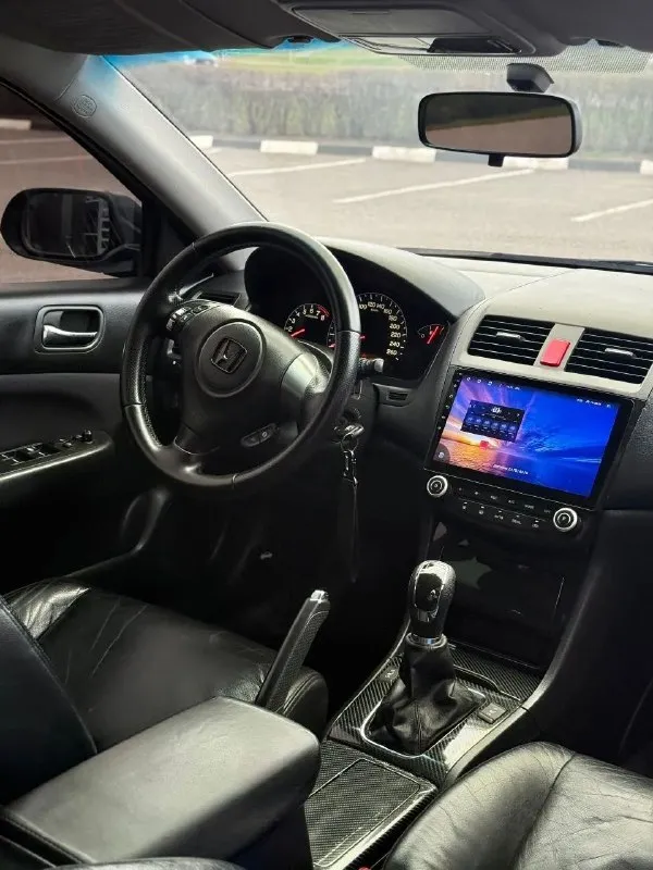 В продаже - honda accord, рестайлинг, 2007 г. в. двигатель 2.4 л (stage1) 210 л. с. двс установлен осенью с японии, все бумаги и экспертизы есть, вписан, пробег: 92,800 км на сегодняшний день. технически нареканий нет, обслужена, ухожена. автотека вся зелёная, без дтп и скруток пробега. пороги переварены и обработаны слабые места защитным составом в сентябре (прошлого года) оптика переупакована, заменены стёкла, линзы «dixel d1000» (20 т. р) всё покрыто плёнкой, птф светодиодные, сделан «ретрофит» на весь свет. стоит магнитола teyees (35 т. р) carplay, радары, навигация, камера заднего вида в fullhd (1080р) качестве и т. д. резина новая, летняя, «hankook». цвет «royal blue», переливается в разное время суток, выглядит согласно фото. тонировка llumar. техосмотр пройден, авто готово к оформлению. цена : 800,000 рублей. рассрочки и обмена нет. территориально находится в г макеевка (центр) контакты : +7(949)003-33-27, +7(979)028-27-27 - фотография - 5