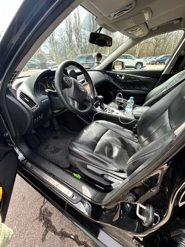 Продаю infiniti q50 2.0t (211 л. с.) 2014 г. в. продаю свой infiniti q50 2014 года выпуска, оснащенный мощным и экономичным 2.0-литровым турбированным двигателем (211 л. с.). автомобиль в хорошем состоянии. пробег реальный. 185 тыс. двигатель, коробка, нареканий нет, все работает чётко. комплектация: полный набор опций для комфорта и безопасности. два комплекта резины: летняя и зимняя резина на оригинальных дисках infiniti. гаражное хранение: автомобиль всегда в идеальном состоянии, защита от внешних воздействий европейская версия. техническое состояние: автомобиль полностью обслужен, все то проводились вовремя. проверка любое сто за ваш счет. машина моя личная, во владении почти три года. осмотр в донецке не упустите возможность стать владельцем стильного и мощного автомобиля! tg - @fin_209 1.4 🍋 +79493117775 - фотография - 5