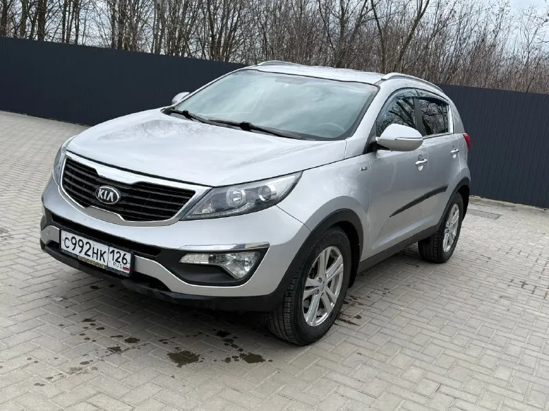 🔹 kia sportage 🔻год: 2013 🔻объем двигателя: 2.0 🔻коробка: механика 🔻пробег: 161.000 км 🔻пройден техосмотр 🔻полный привод технически полностью исправен и обслужен. масло не расходует, не дымит задиров нет, работает ровно. коробка переключает без хрустов весь в заводском окрасе, все стекала заводские техника в идеале. салон не прокурен. полный привод работает максимальная комплектация для механики: круиз контроль датчик света датчик дождя двух зонный климат контроль мульти руль подогрев передних и задних сидений установлен видеорегистратор, снимает перед и зад 2 ключа 2 комплекта колес зима-лето за автомобиль не стыдно, вложений никаких не требует торг строго у капота осмотр г. красный луч цена: 🔥1.320.000🔥 торг +79591971383(telegram) 📞 звоните: +7(959)1971383 - фотография - 2