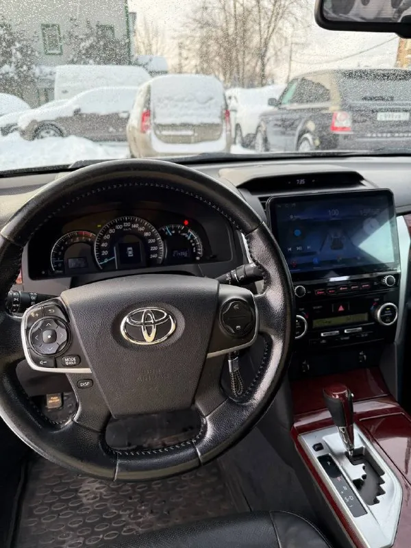Toyota camry v50 2012г, 2.5 бензин, акпп, пер. привод. техника на отличном ходу, без ошибок. родной пробег 215 000 км. вся обслужена, без замечаний. по кузову 2 косметических окраса, остальное в родне. топ комплектация: кожаный салон, эл. регулировки, обогревы, камера заднего вида, раздельный климат, мультируль, круиз и прочее. юридически чист, 2 ключа, оригинал птс 1 400 000 р. тел. +79498438181 - фотография - 7