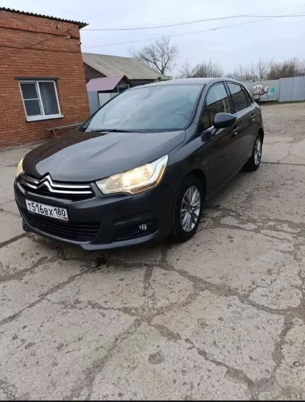 Продам citroen с4, хэтчбек 2012г. 🏁пробег: 205000 💸цена: договорная двигатель 1.6 120 л. с. , бензин, механика, сиденья комбинированная кожа, эл. стеклоподъёмники всех стёкол, 2-х зонный климат контроль, цвет мокрый асфальт, колёса на легкосплавных дисках r16 📲 все вопросы по телефону: +79493813848 📍амвросиевка 📲 tg: @history_32 📞 звоните: +7(949)3813848 - фотография - 1