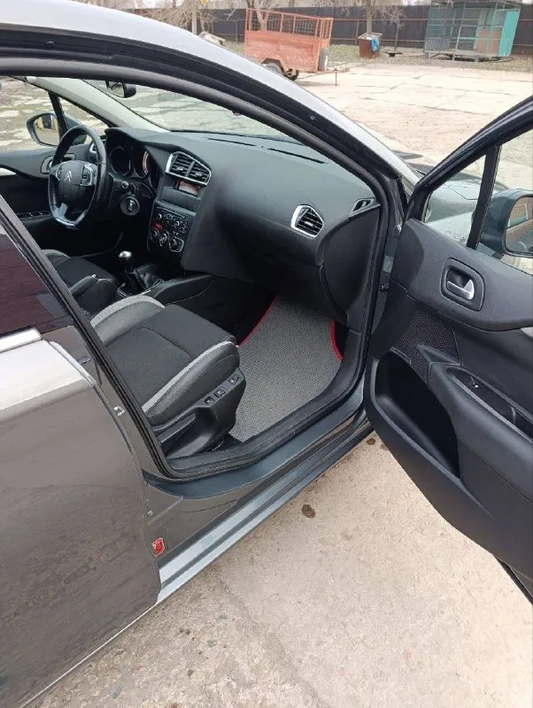 Продам citroen с4, хэтчбек 2012г. 🏁пробег: 205000 💸цена: договорная двигатель 1.6 120 л. с. , бензин, механика, сиденья комбинированная кожа, эл. стеклоподъёмники всех стёкол, 2-х зонный климат контроль, цвет мокрый асфальт, колёса на легкосплавных дисках r16 📲 все вопросы по телефону: +79493813848 📍амвросиевка 📲 tg: @history_32 📞 звоните: +7(949)3813848 - фотография - 10