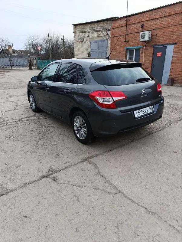 Продам citroen с4, хэтчбек 2012г. 🏁пробег: 205000 💸цена: договорная двигатель 1.6 120 л. с. , бензин, механика, сиденья комбинированная кожа, эл. стеклоподъёмники всех стёкол, 2-х зонный климат контроль, цвет мокрый асфальт, колёса на легкосплавных дисках r16 📲 все вопросы по телефону: +79493813848 📍амвросиевка 📲 tg: @history_32 📞 звоните: +7(949)3813848 - фотография - 4