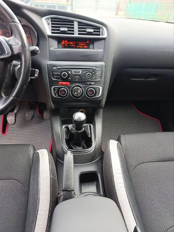 Продам citroen с4, хэтчбек 2012г. 🏁пробег: 205000 💸цена: договорная двигатель 1.6 120 л. с. , бензин, механика, сиденья комбинированная кожа, эл. стеклоподъёмники всех стёкол, 2-х зонный климат контроль, цвет мокрый асфальт, колёса на легкосплавных дисках r16 📲 все вопросы по телефону: +79493813848 📍амвросиевка 📲 tg: @history_32 📞 звоните: +7(949)3813848 - фотография - 6