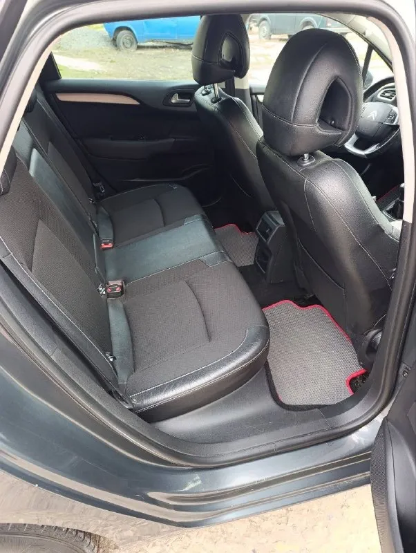 Продам citroen с4, хэтчбек 2012г. 🏁пробег: 205000 💸цена: договорная двигатель 1.6 120 л. с. , бензин, механика, сиденья комбинированная кожа, эл. стеклоподъёмники всех стёкол, 2-х зонный климат контроль, цвет мокрый асфальт, колёса на легкосплавных дисках r16 📲 все вопросы по телефону: +79493813848 📍амвросиевка 📲 tg: @history_32 📞 звоните: +7(949)3813848 - фотография - 7