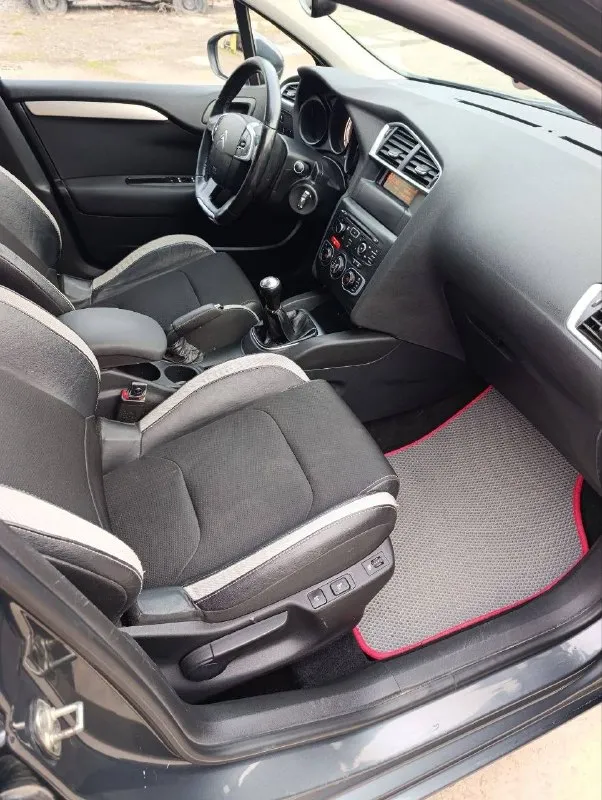 Продам citroen с4, хэтчбек 2012г. 🏁пробег: 205000 💸цена: договорная двигатель 1.6 120 л. с. , бензин, механика, сиденья комбинированная кожа, эл. стеклоподъёмники всех стёкол, 2-х зонный климат контроль, цвет мокрый асфальт, колёса на легкосплавных дисках r16 📲 все вопросы по телефону: +79493813848 📍амвросиевка 📲 tg: @history_32 📞 звоните: +7(949)3813848 - фотография - 9