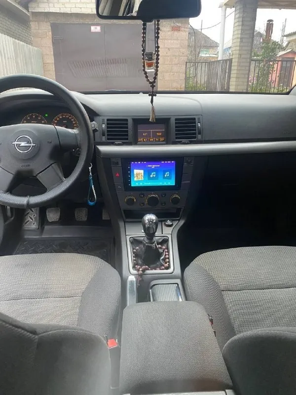 Opel vectra 2003 года выпуска! 1,8 первый без фазиков который. машина пригнана - чистая немка, книжки сервисные есть. новый грм, помпа и тд. монитор, климат двухзонный, магнитола теайс с камерой, эл стеклоподьемники, два комплекта резины с дисками. самое главное не гнилая, живая машина! уже на 180 учете. +7949 373 61 51. 📞 звоните: +7(949)3736151 - фотография - 6