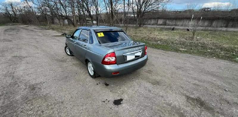 Продам ваз 2170 priora 2008г. в 1.6 16v я собственник. автомобиль в достойном состоянии для своих лет. пробег 123000 км. стоит газ евро 4, вписан в птс!!! по технике нареканий нет, мотор отлично, коробка 5-ти ступка не выбивает не хрустит, передачи включаются четко. стоит новое сцепление замена была 15тыс. км назад. по кузову не варилась, весь метал родной, пороги, низа дверей, лонжероны, задние стаканы и карманы в багажнике в шикарном состоянии, обработаны! из последнего нового: 3 тыс. км назад замена грм, помпы, масло, фильтра, аккумулятор, радиатор печки, патрубки охлаждения, свежий антифриз. комплектация:эур, передние стеклоподъемники, электро зеркала, магнитола процессорный kenwood bluetooth, usb. хорошая летняя резина + зима отличная на штампах, сигнализация с обратной связью 2 ключа. документы в полном порядке 180-й регион (птс, стс, дкп) все на руках, переоформление обязательно! цена 💰350.000тыс. руб торг у капота. осмотр:г. макеевка +79890877424(телеграм) +79493 📞 звоните: +7(949)3573988 - фотография - 2