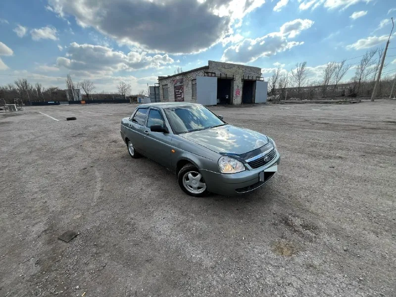 Продам ваз 2170 priora 2008г. в 1.6 16v я собственник. автомобиль в достойном состоянии для своих лет. пробег 123000 км. стоит газ евро 4, вписан в птс!!! по технике нареканий нет, мотор отлично, коробка 5-ти ступка не выбивает не хрустит, передачи включаются четко. стоит новое сцепление замена была 15тыс. км назад. по кузову не варилась, весь метал родной, пороги, низа дверей, лонжероны, задние стаканы и карманы в багажнике в шикарном состоянии, обработаны! из последнего нового: 3 тыс. км назад замена грм, помпы, масло, фильтра, аккумулятор, радиатор печки, патрубки охлаждения, свежий антифриз. комплектация:эур, передние стеклоподъемники, электро зеркала, магнитола процессорный kenwood bluetooth, usb. хорошая летняя резина + зима отличная на штампах, сигнализация с обратной связью 2 ключа. документы в полном порядке 180-й регион (птс, стс, дкп) все на руках, переоформление обязательно! цена 💰350.000тыс. руб торг у капота. осмотр:г. макеевка +79890877424(телеграм) +79493 📞 звоните: +7(949)3573988 - фотография - 3