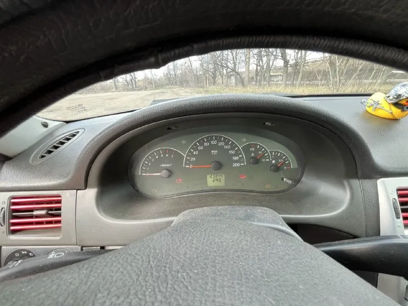 Продам ваз 2170 priora 2008г. в 1.6 16v я собственник. автомобиль в достойном состоянии для своих лет. пробег 123000 км. стоит газ евро 4, вписан в птс!!! по технике нареканий нет, мотор отлично, коробка 5-ти ступка не выбивает не хрустит, передачи включаются четко. стоит новое сцепление замена была 15тыс. км назад. по кузову не варилась, весь метал родной, пороги, низа дверей, лонжероны, задние стаканы и карманы в багажнике в шикарном состоянии, обработаны! из последнего нового: 3 тыс. км назад замена грм, помпы, масло, фильтра, аккумулятор, радиатор печки, патрубки охлаждения, свежий антифриз. комплектация:эур, передние стеклоподъемники, электро зеркала, магнитола процессорный kenwood bluetooth, usb. хорошая летняя резина + зима отличная на штампах, сигнализация с обратной связью 2 ключа. документы в полном порядке 180-й регион (птс, стс, дкп) все на руках, переоформление обязательно! цена 💰350.000тыс. руб торг у капота. осмотр:г. макеевка +79890877424(телеграм) +79493 📞 звоните: +7(949)3573988 - фотография - 5