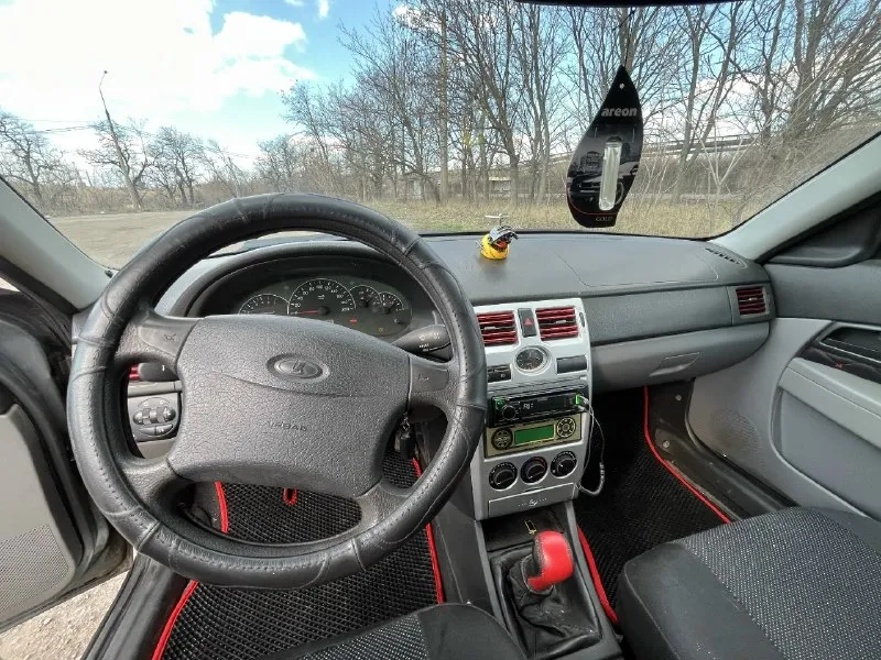 Продам ваз 2170 priora 2008г. в 1.6 16v я собственник. автомобиль в достойном состоянии для своих лет. пробег 123000 км. стоит газ евро 4, вписан в птс!!! по технике нареканий нет, мотор отлично, коробка 5-ти ступка не выбивает не хрустит, передачи включаются четко. стоит новое сцепление замена была 15тыс. км назад. по кузову не варилась, весь метал родной, пороги, низа дверей, лонжероны, задние стаканы и карманы в багажнике в шикарном состоянии, обработаны! из последнего нового: 3 тыс. км назад замена грм, помпы, масло, фильтра, аккумулятор, радиатор печки, патрубки охлаждения, свежий антифриз. комплектация:эур, передние стеклоподъемники, электро зеркала, магнитола процессорный kenwood bluetooth, usb. хорошая летняя резина + зима отличная на штампах, сигнализация с обратной связью 2 ключа. документы в полном порядке 180-й регион (птс, стс, дкп) все на руках, переоформление обязательно! цена 💰350.000тыс. руб торг у капота. осмотр:г. макеевка +79890877424(телеграм) +79493 📞 звоните: +7(949)3573988 - фотография - 6